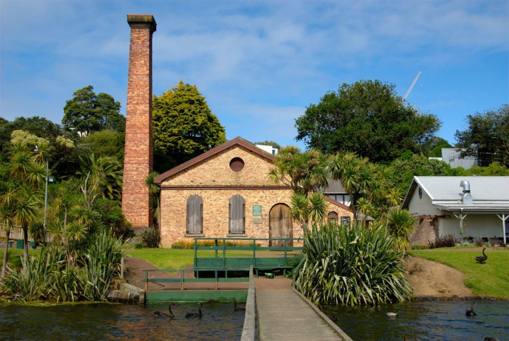 The_old_pumphouse_at_Lake_Pupuke